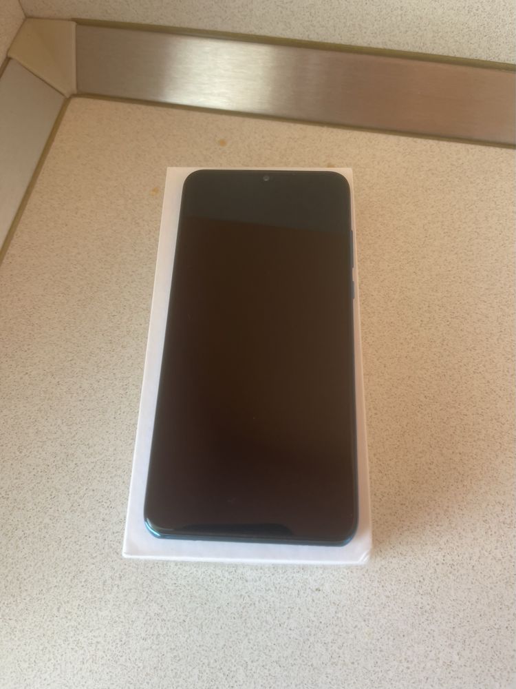 Телефон Huawei P30 Lite