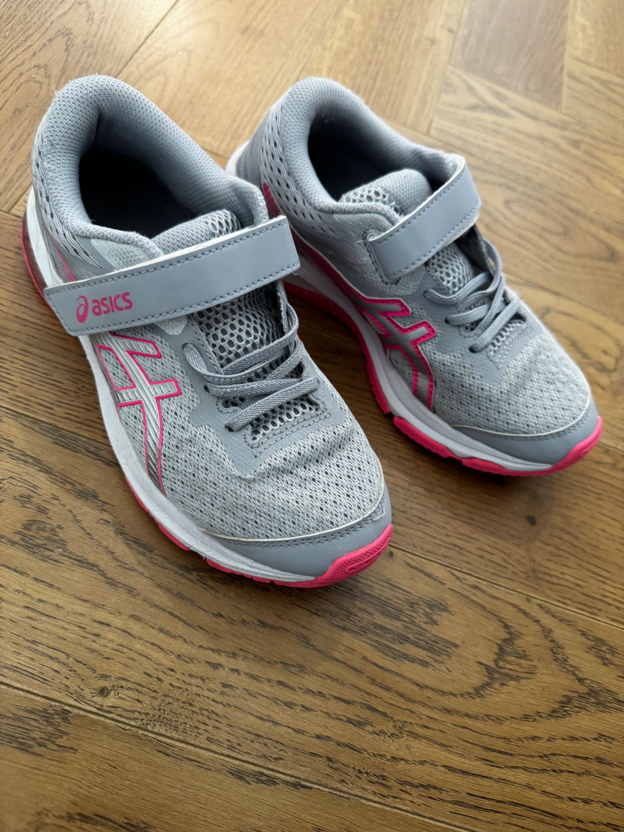Кроссовки ASICS на девочку размер 34,5