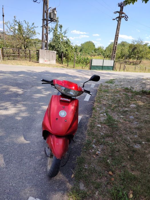 Vând 4 scutere..