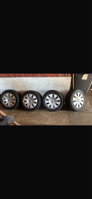 Vand jenti cu cauciucuri de iarna Dunlop