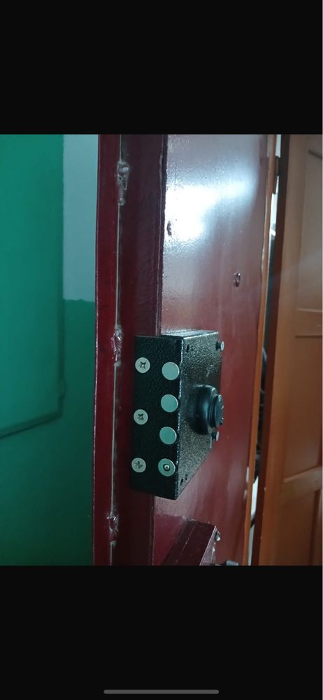 Срочно продам железную дверь