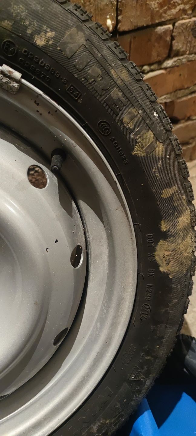 Резервна гума Pirelli с нова джанта и калъф