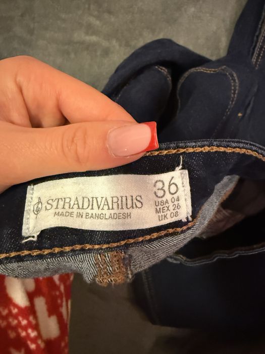 Дънки тип чарлстон Stradivarius
