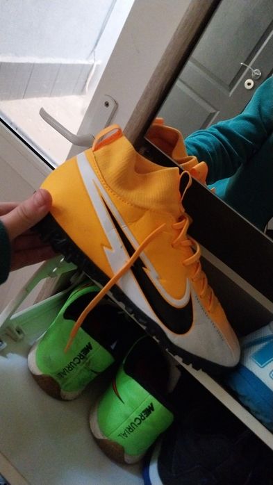 Adidasi Nike mercurial.