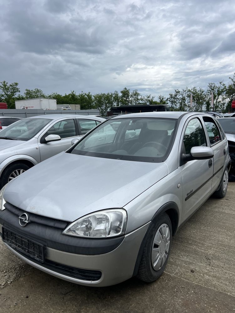 Vand bara fata capota usi haion motor 1.2 benzina Opel corsa c an 2003