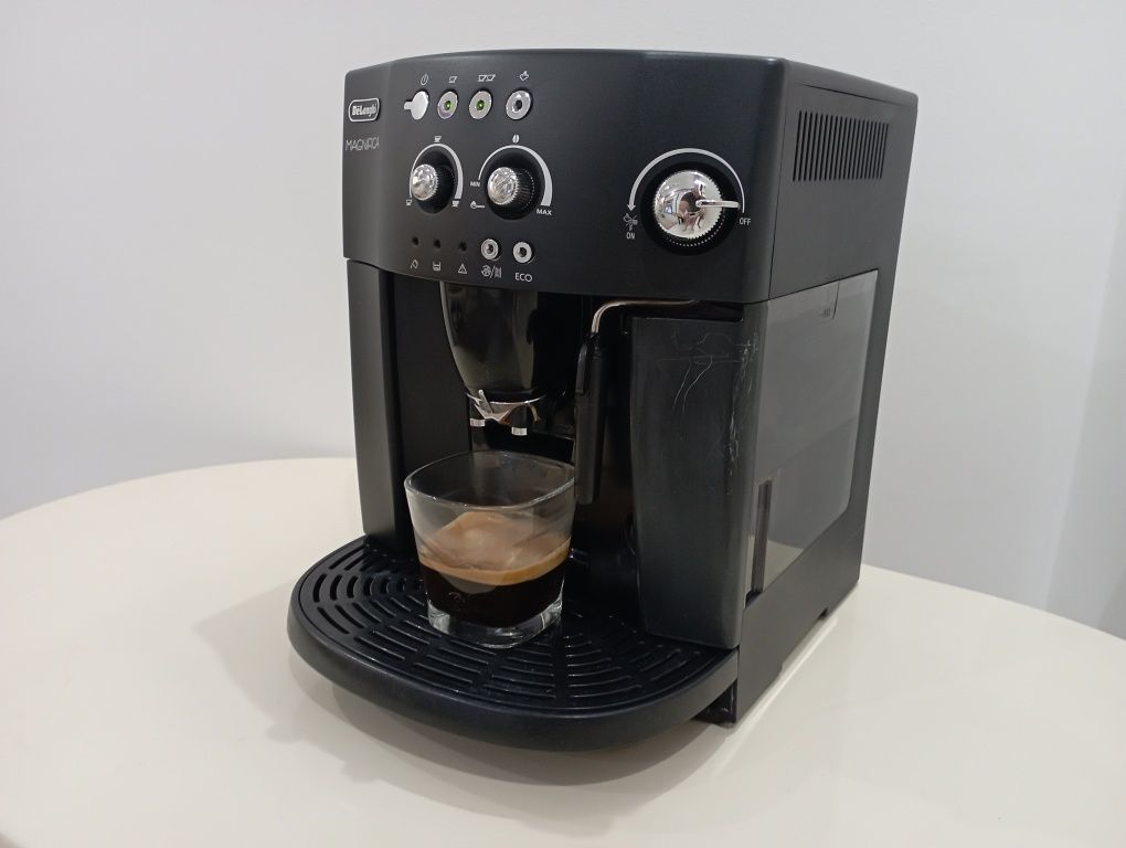 expresor / espressor cafea DeLonghi magnifica