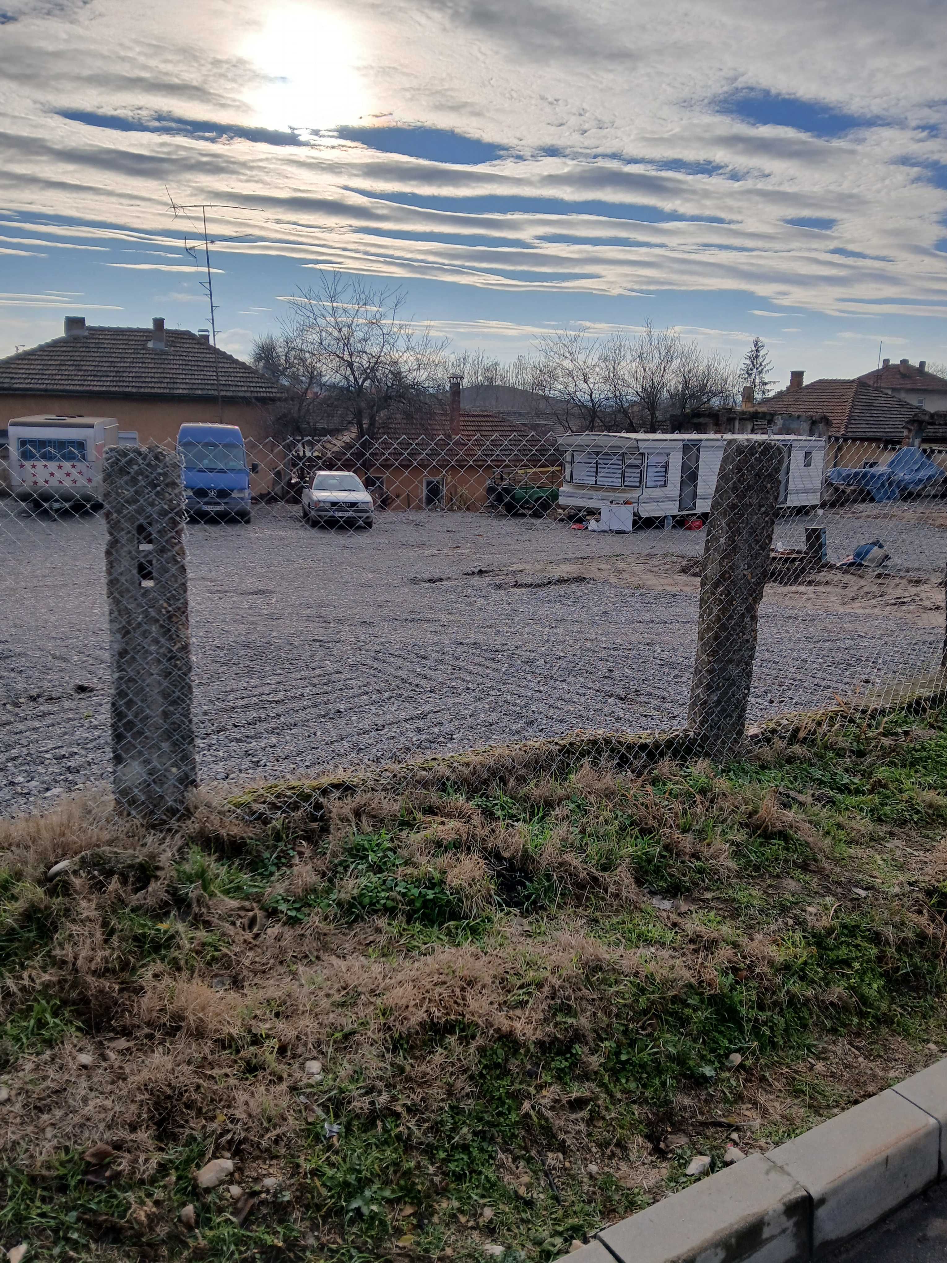 Давам под наем дворно място Топ локация