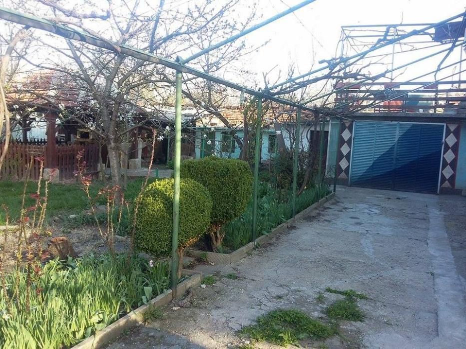 Къща монолитна 220 кв.м.+ дворно място в гр.Горна Оряховица