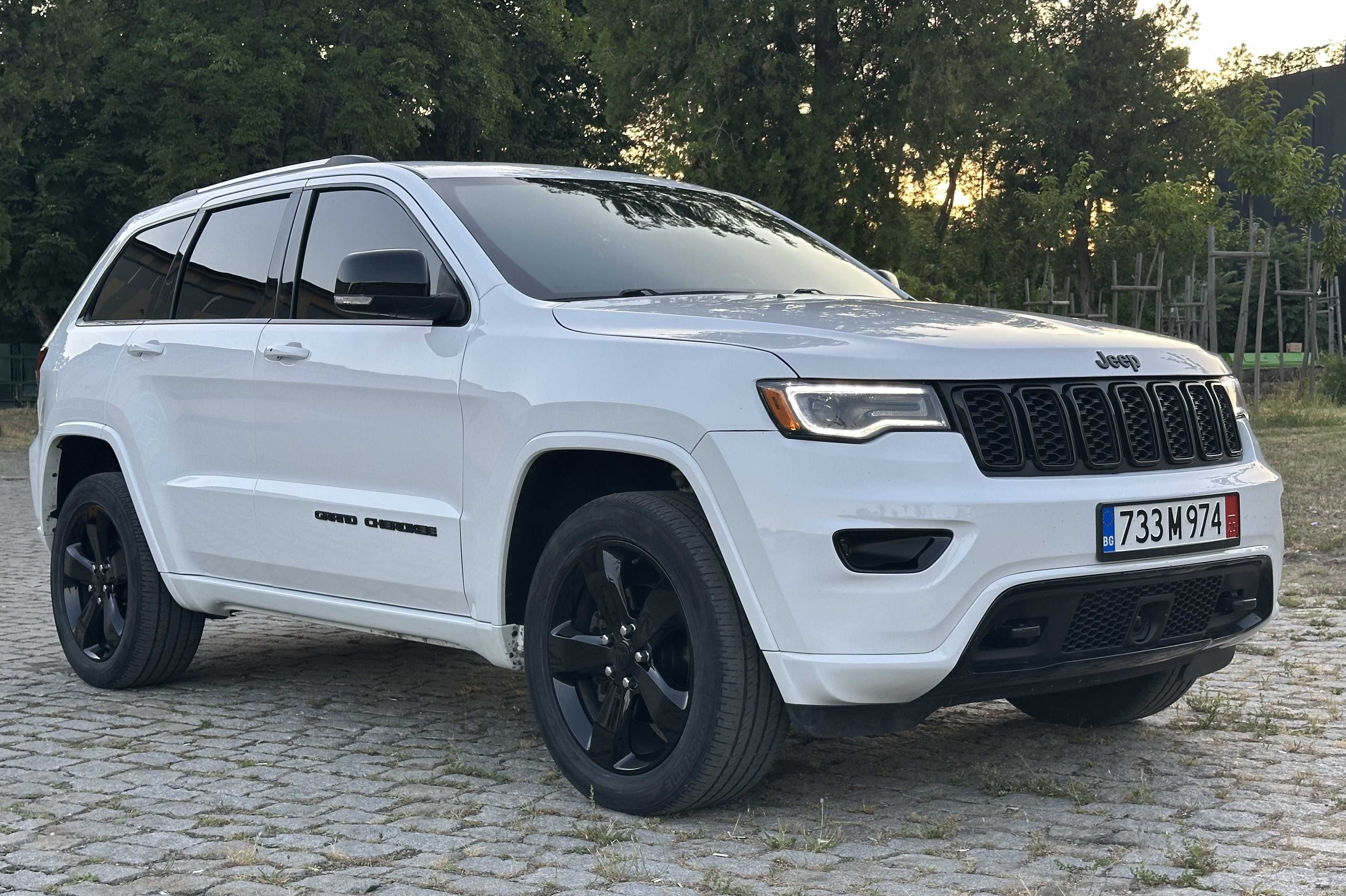 Jeep Grand Cherokee Laredo 4x4, 37 000 км., Black&White Edition