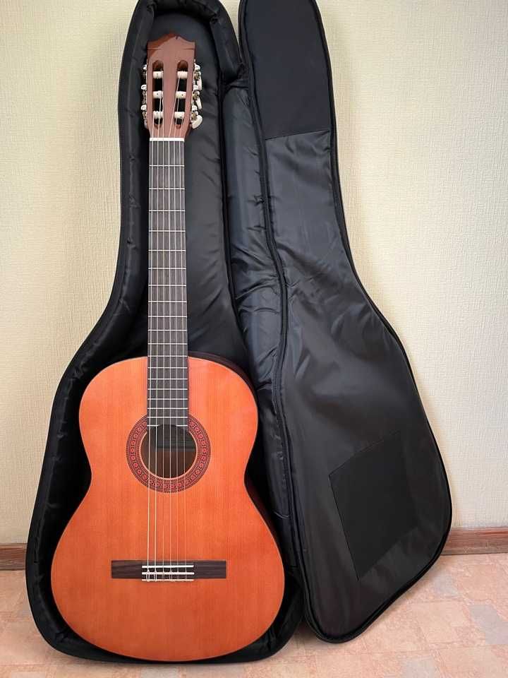 Классическая гитара YAMAHA C40 с чехлом