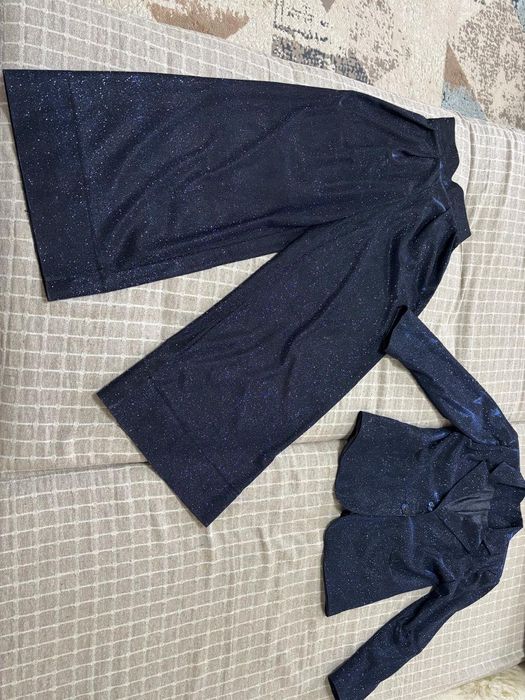 Продам костюм брючный