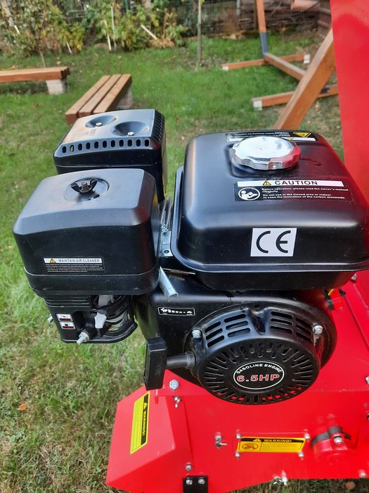 Tocator crengi și tulpini cu motor în 4 timpi de 6,5 cp