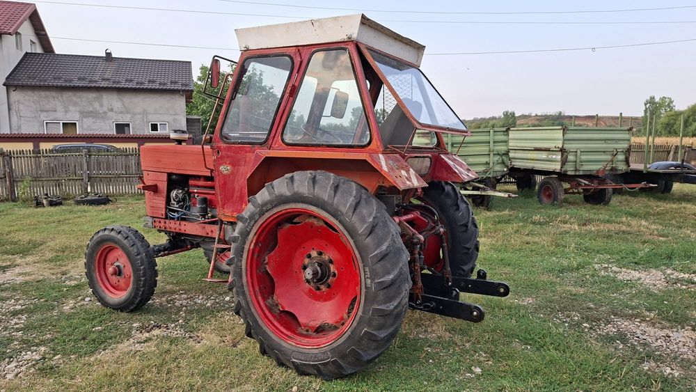 Tractor Universal  650