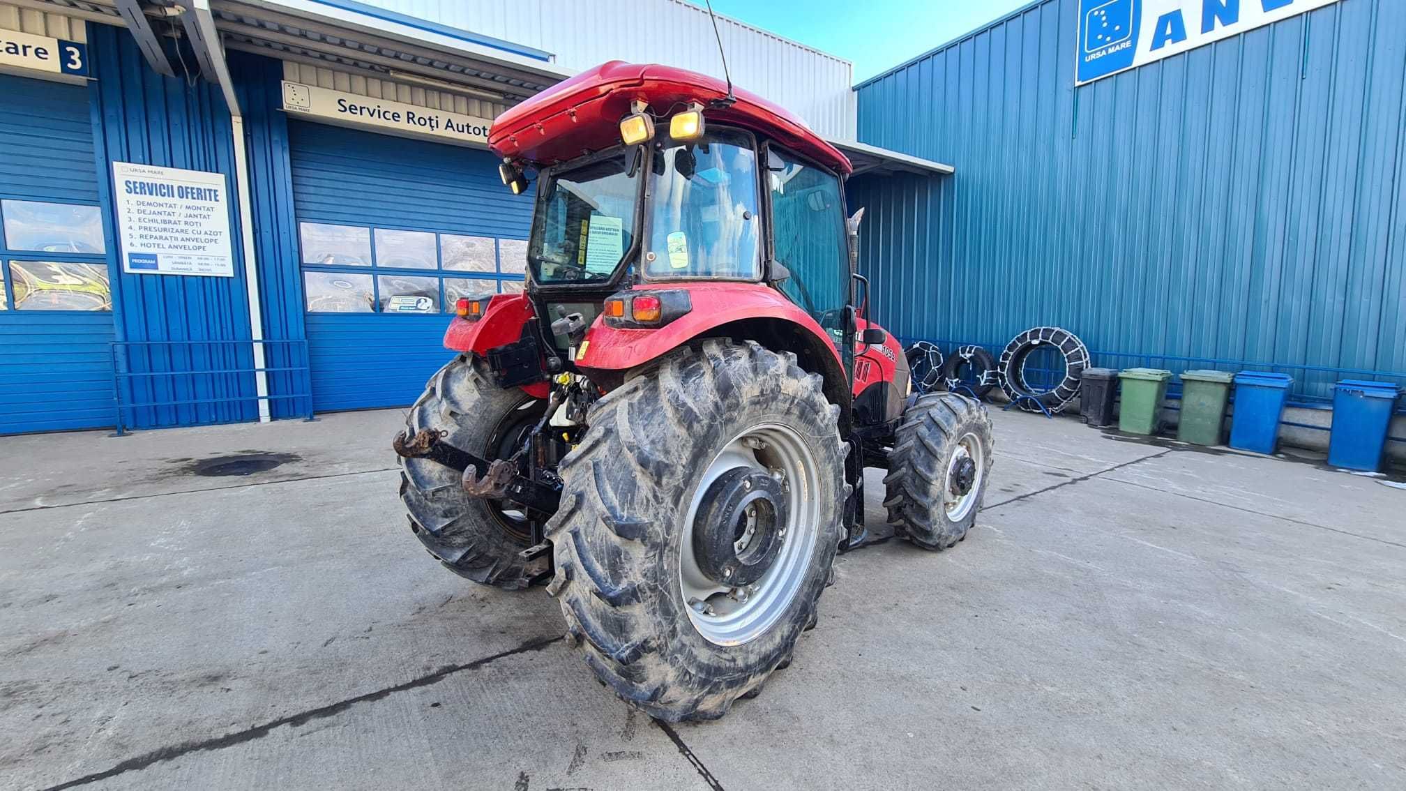 Tractor Case Farmall 105A