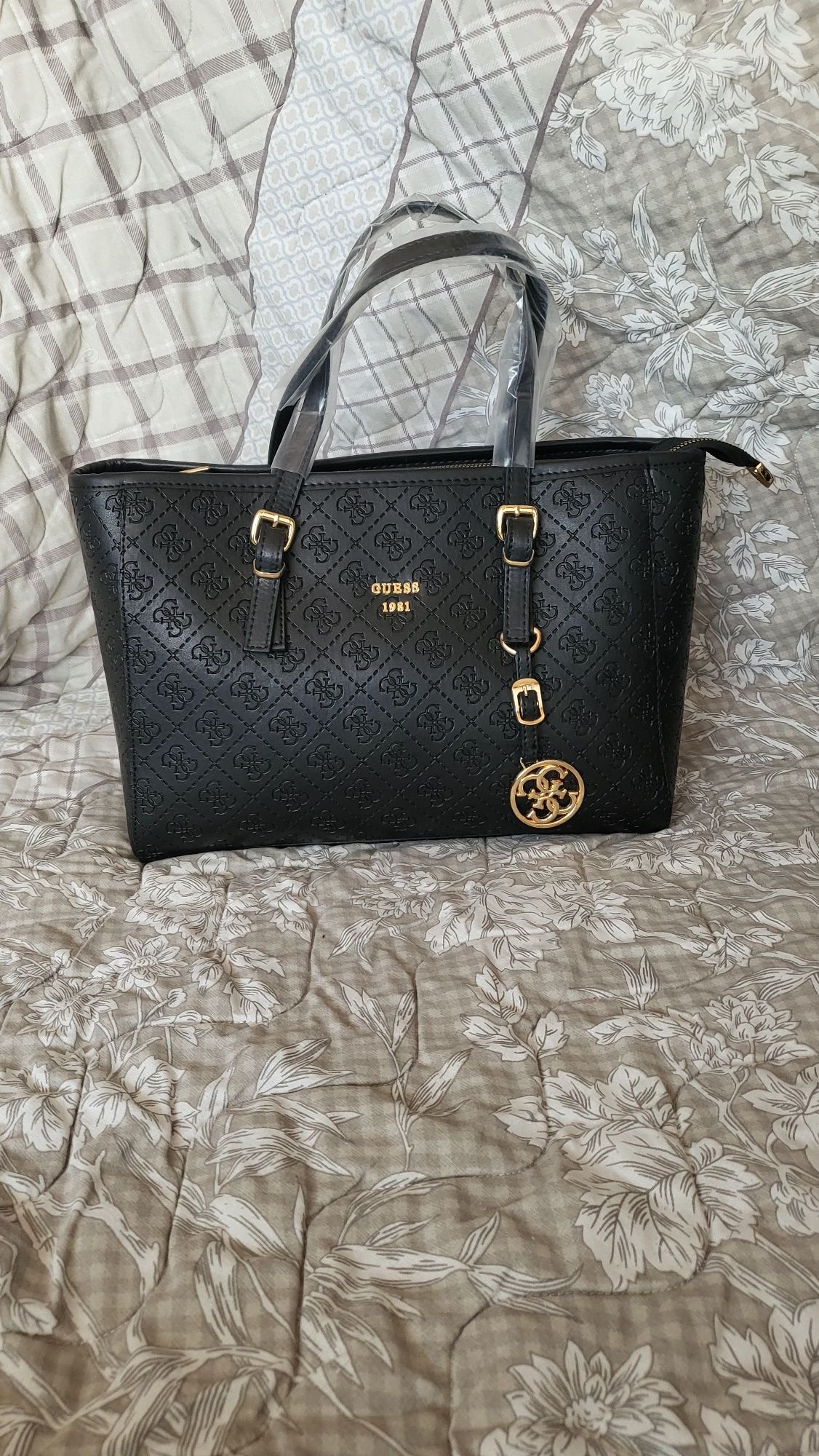 Guess, Michael Kors, Louis Vuitton