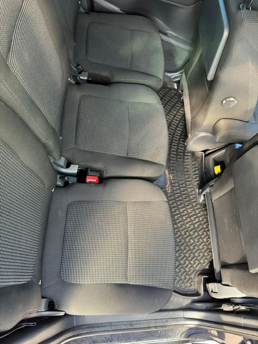 Vând/schimb.  Peugeot 5008 1,6 benzina