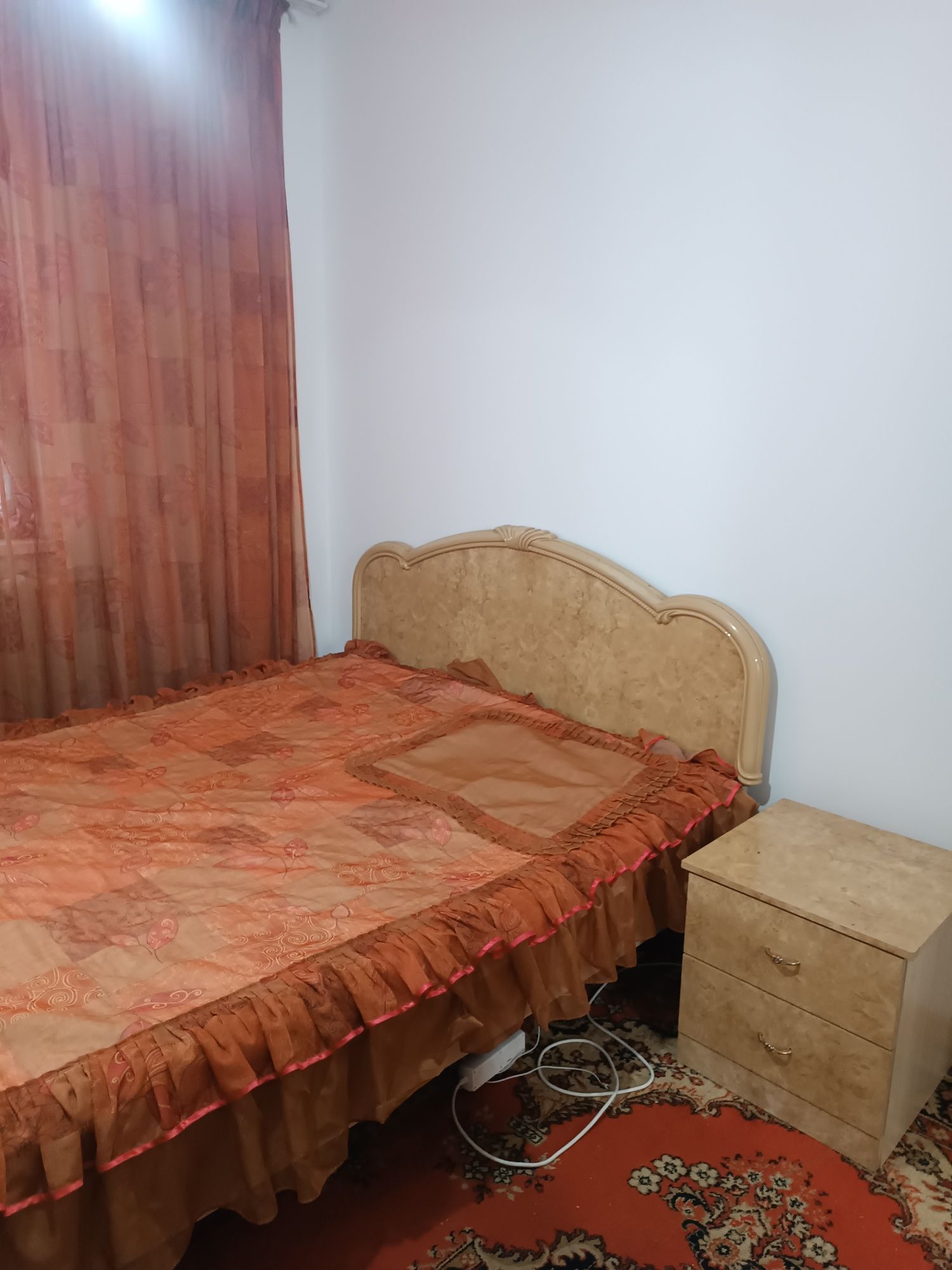Срочно продам кровать и 2 тумбы