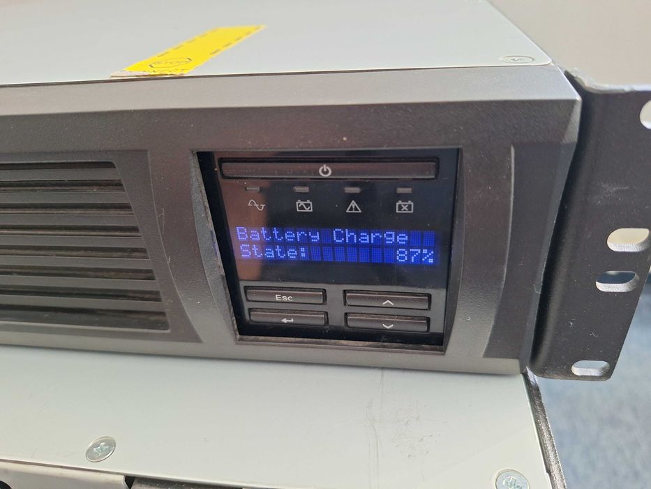 APC Smart-UPS, 3kVA, Rackmount 2U, SMT3000RMI2UC