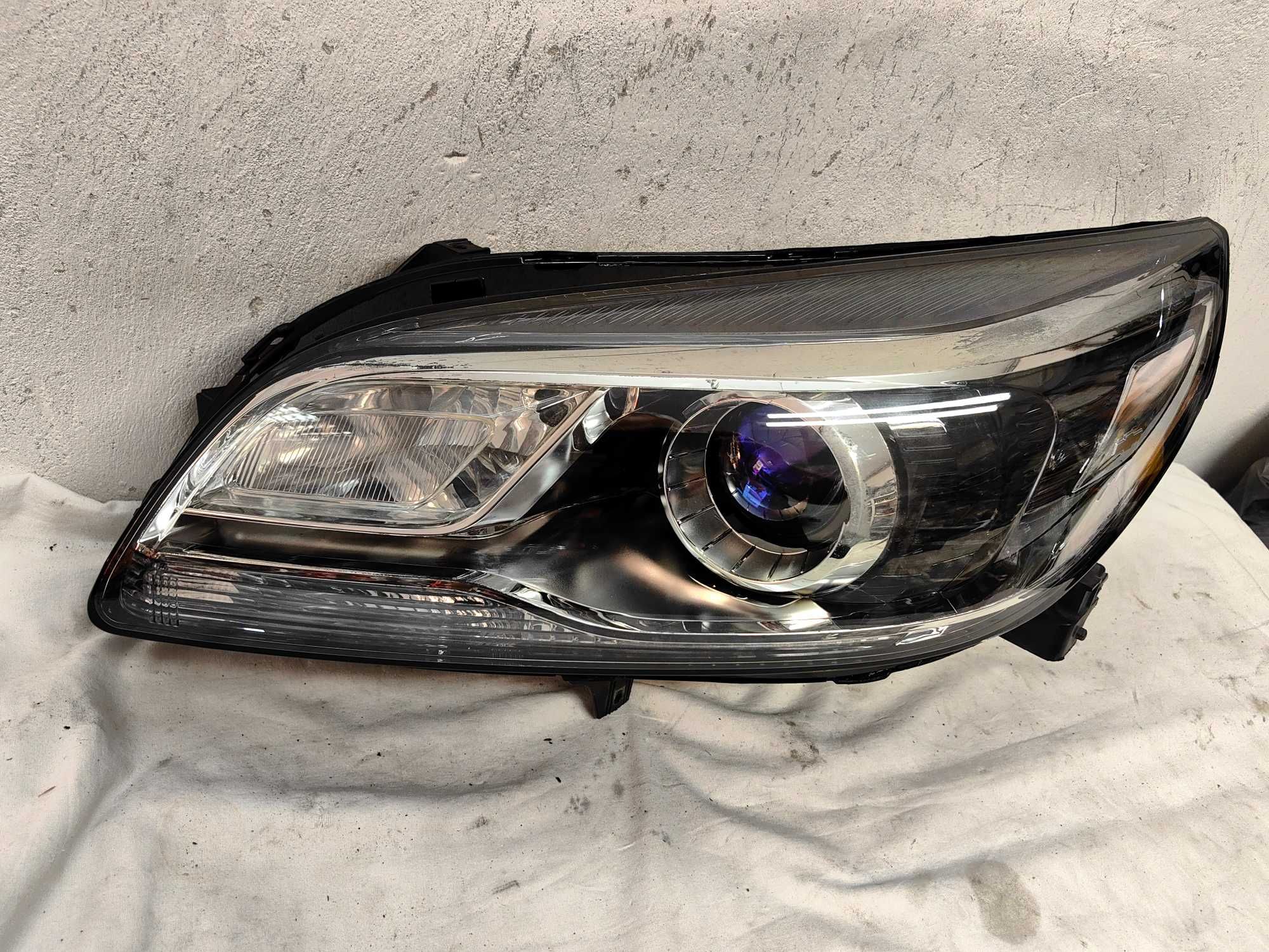 Оригинален фар Шевролет Chevrolet Malibu Xenon