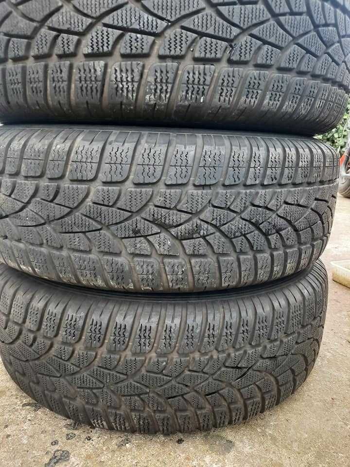 4 Броя 215/60/17 Dunlop 2x7,5mm, 2x7mm