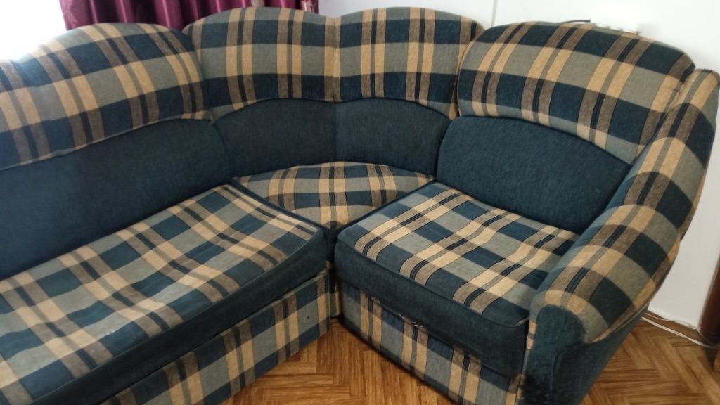 Угловой диван с креслами.