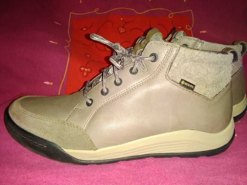 Продавам нови боти Clarks Ashcombe Mid GORE-TEX Taupe 44 номер,120 лв