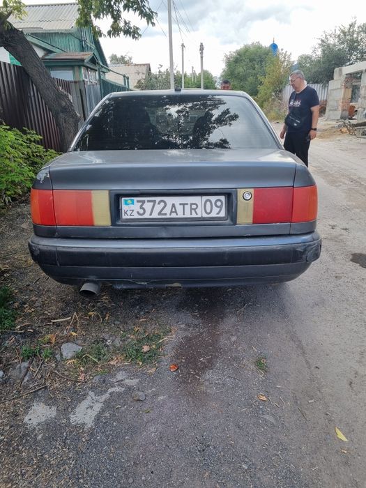 Бампер задний на ауди 100 с4