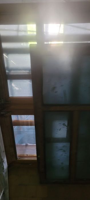 Рамы деревянные, застекленные 2 штуки, и боковые 2 штуки