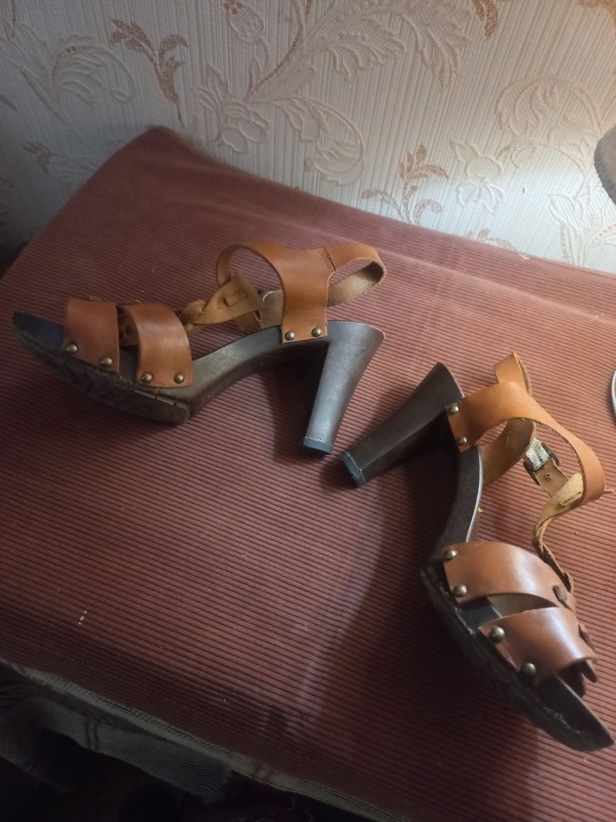 Босоножки женские