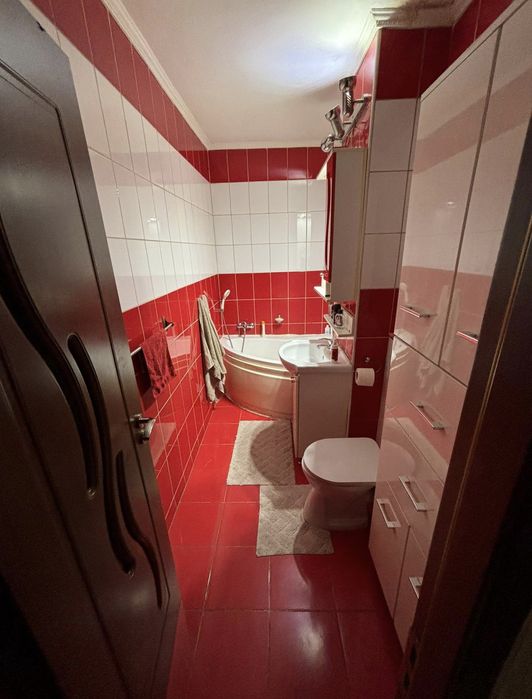 Vand apartament cu 3 camere