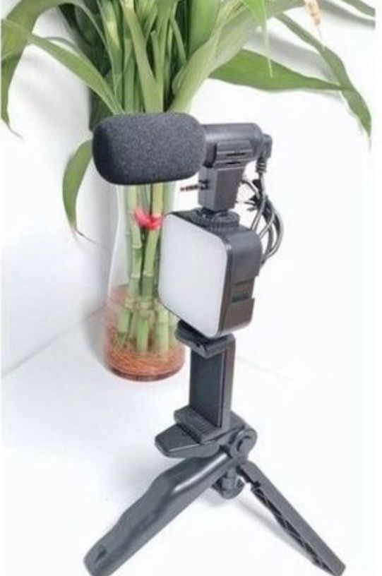Kit set pentru vloguri cu microfon lampa led trepied si suport telefon