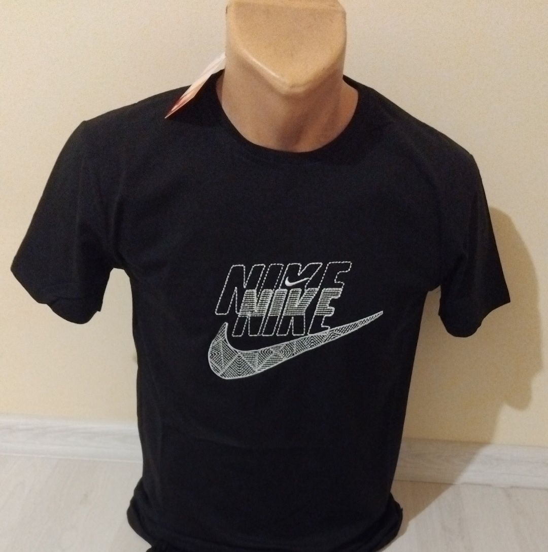 Treninguri Nike și Adidas unisex.
