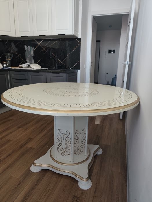 Стол раздвижной для гостинной