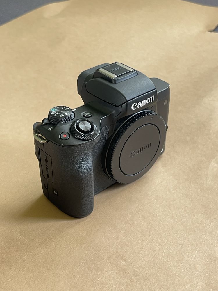Фотоапарат Canon M50