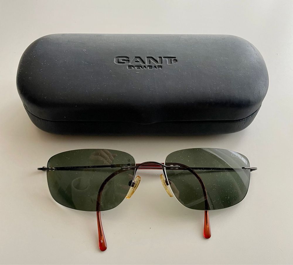 Vand ochelari soare, marca Gant.