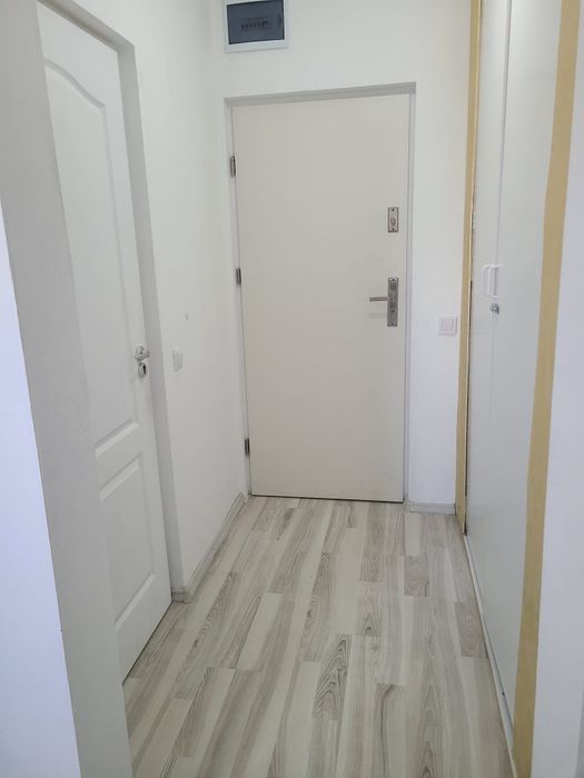 Inchiriez apartament nou cu o camera ( parcare inclusa )