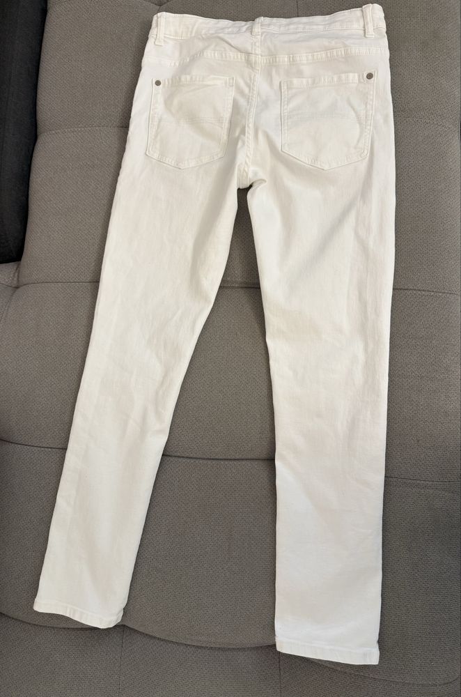 Vând pantaloni NEXT, pentru baieți( 14 ani-164 cm), în stare perfectă