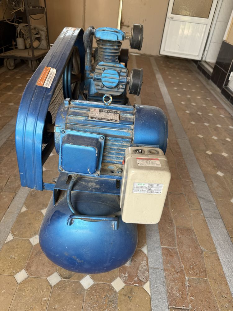 Vozdushniy Kompressor Jieba 100 l 3 fazalik