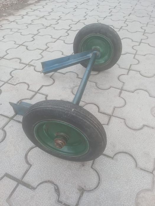 Ось с двумя колесами от садовой тачки