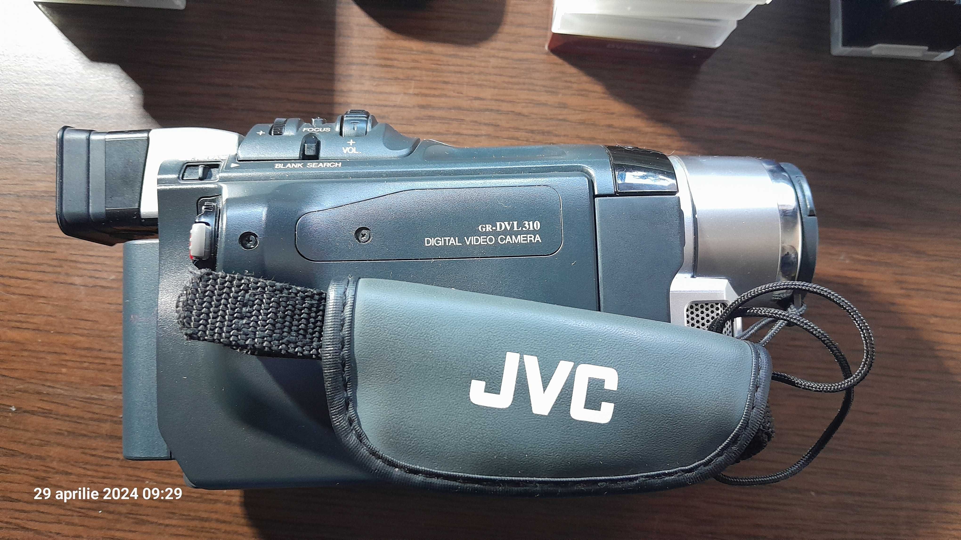 Vand camera video JVC GR-DVL310U + accesorii