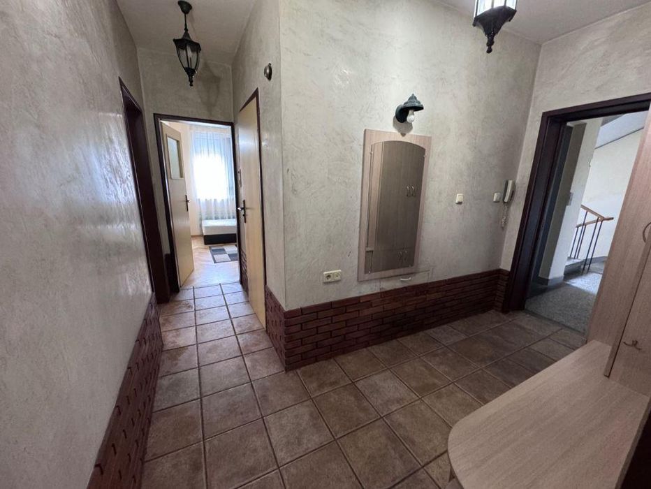 Тристаен апартамент, под наем, Конфуто