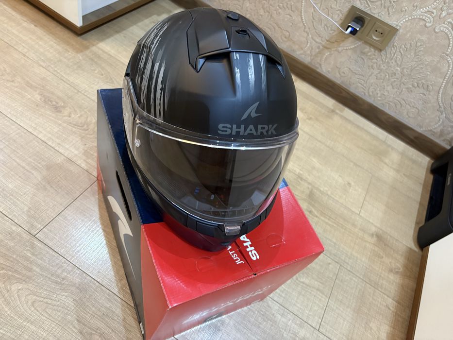 Продам новый шлем от Shark
