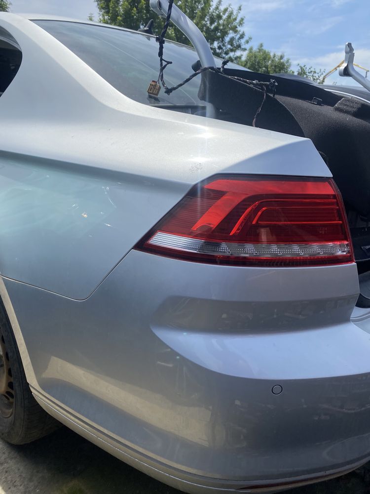 Aripă stânga spate Volkswagen Passat B8 berlină