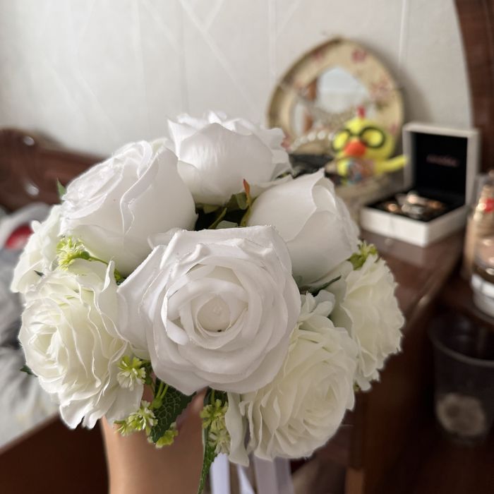 букет невесты из искусственных цветов , в хорошем состоянии