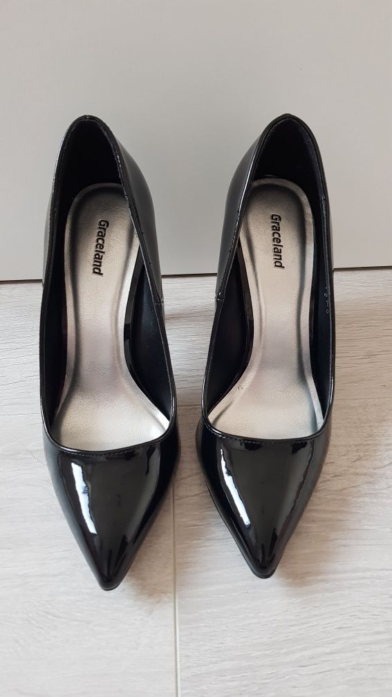 Pantofi stiletto si sandale