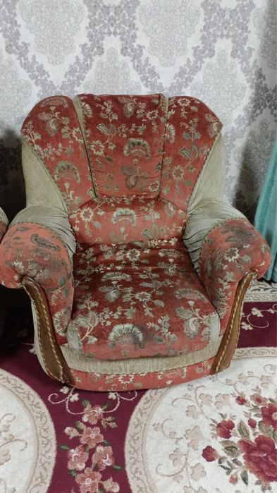 Диван угловой состаяния нормально