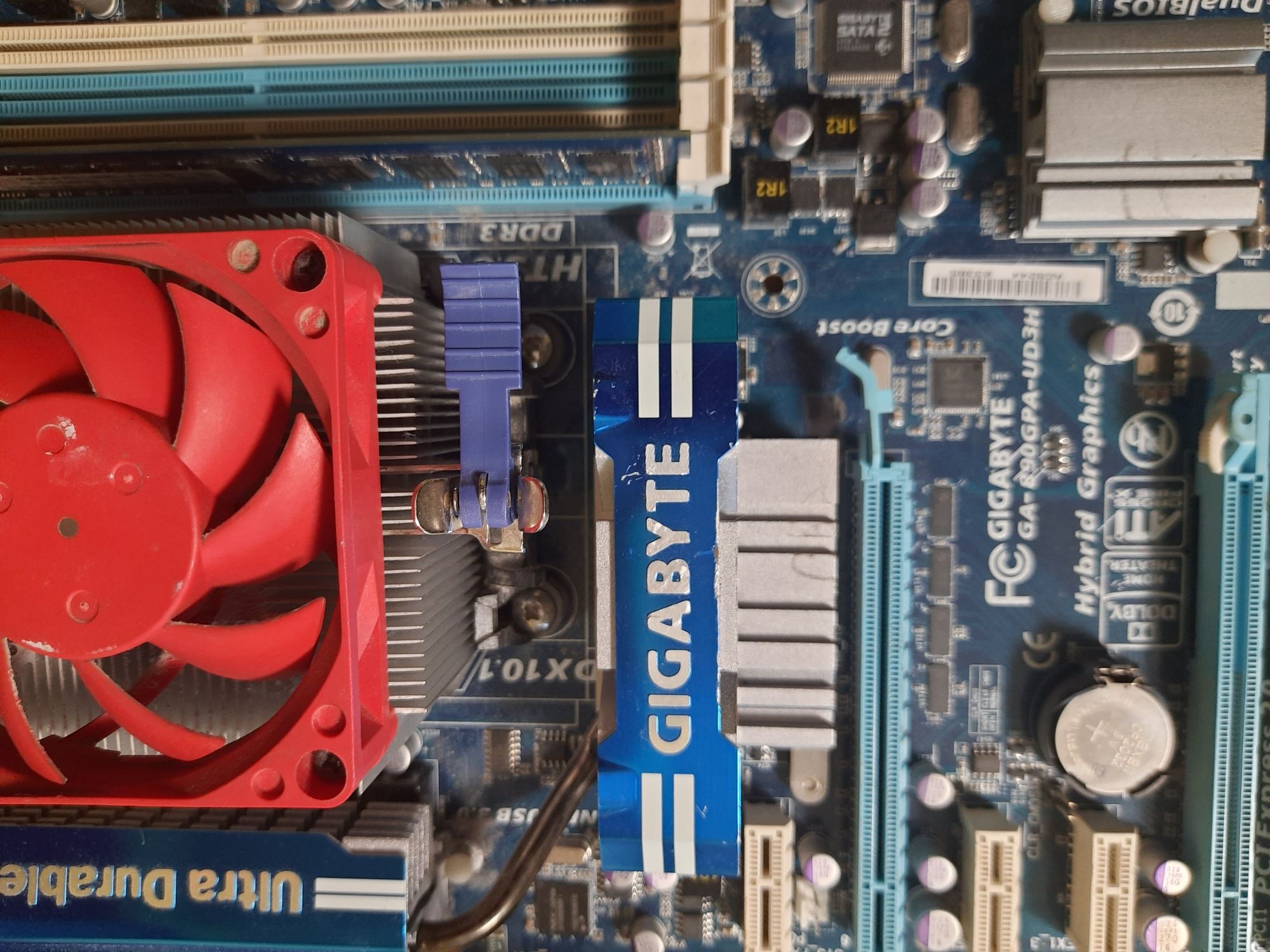 59 лв Геймърско дъно GIGABYTE GA -890GPA-UD3H 3.0 в к-т процесор и охл
