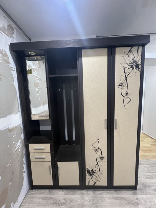 Продаю прихожую, в хорошем состоянии, б/у.