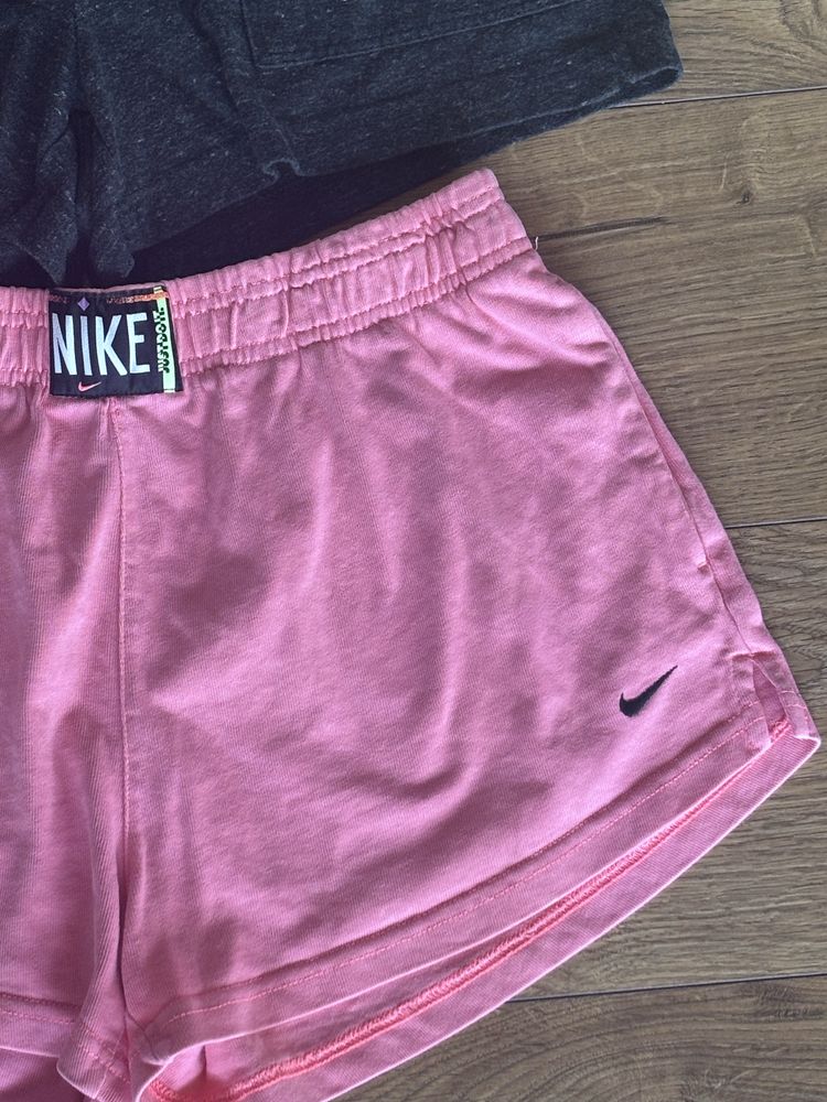 Дамски Памучни къси гащи Nike