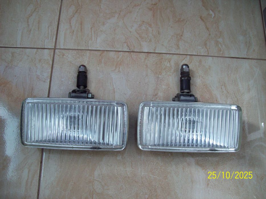 Lot 2 proiectoare / proiector auto epoca Trabant  Dacia Aro Oltcit etc